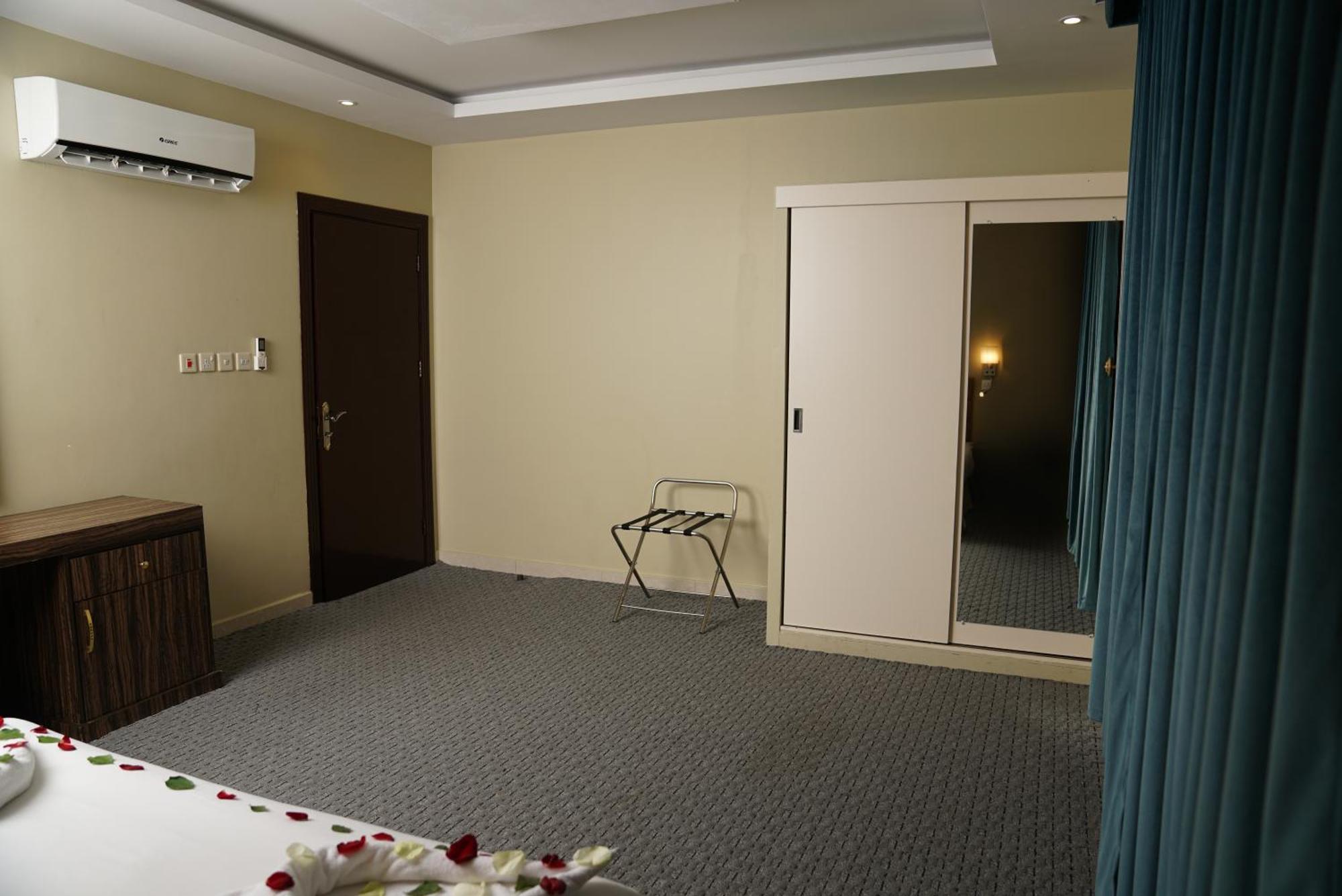 Aparthotel La Rive & 3*